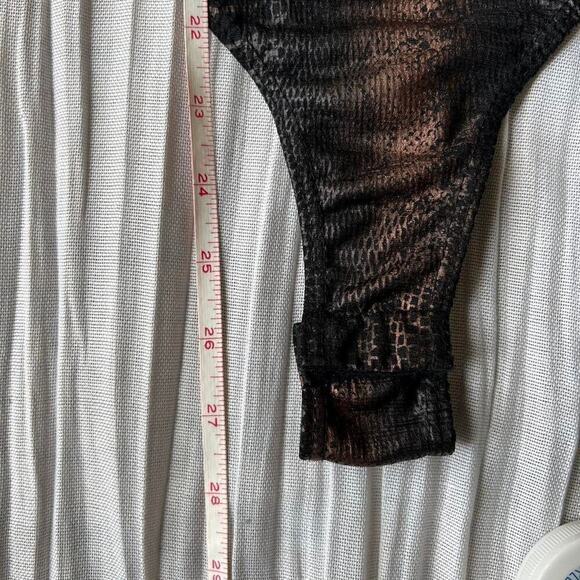 Snake print bodysuit in black - Picture 4 of 8